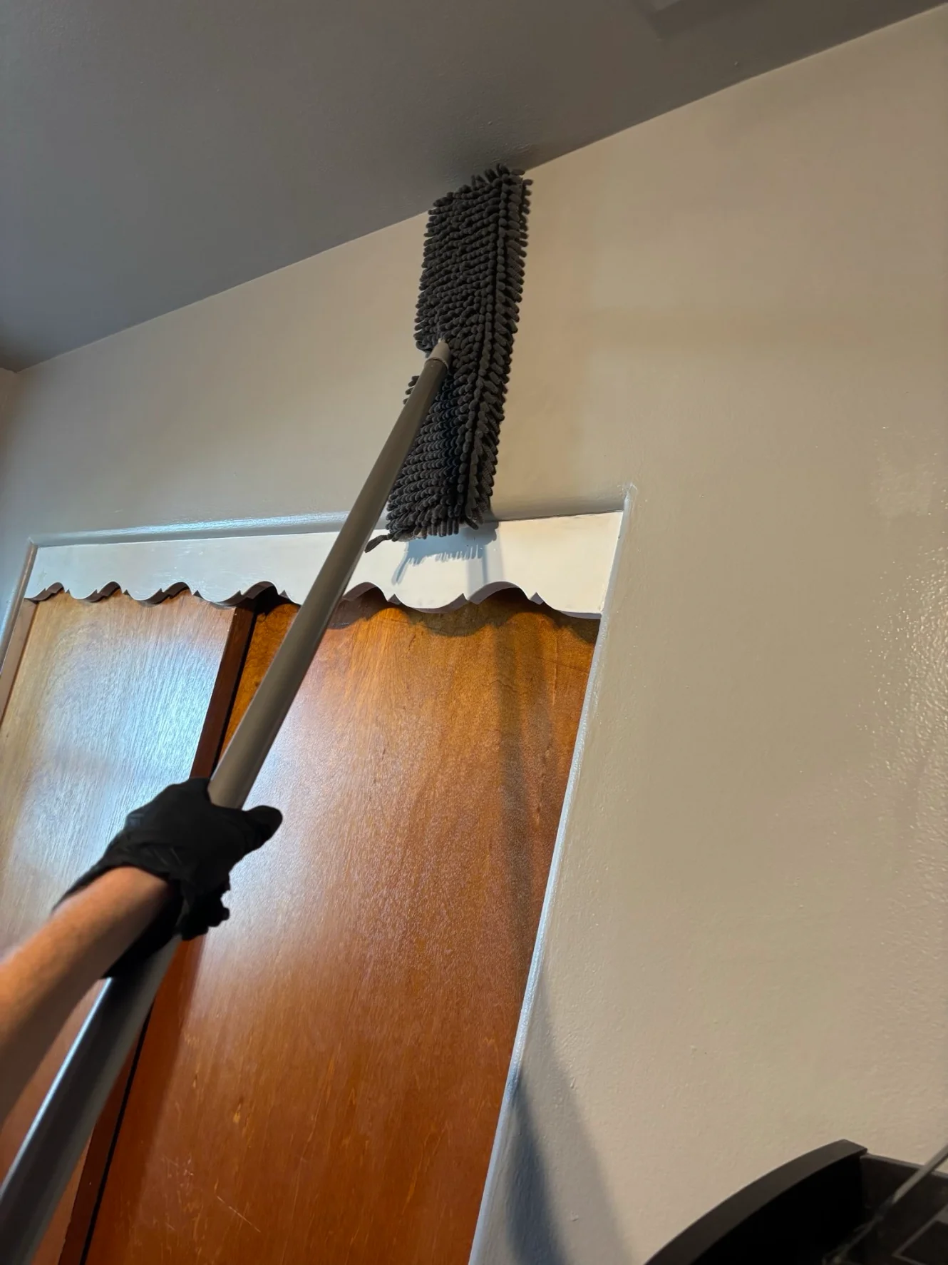 Small particle cleaning on hardwood flooring